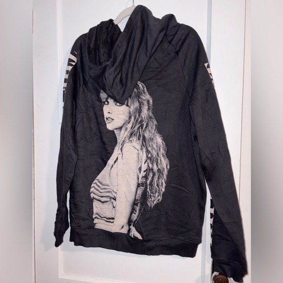 Taylor Swift Tops - NWOT Taylor Swift M Graphic Hoodie